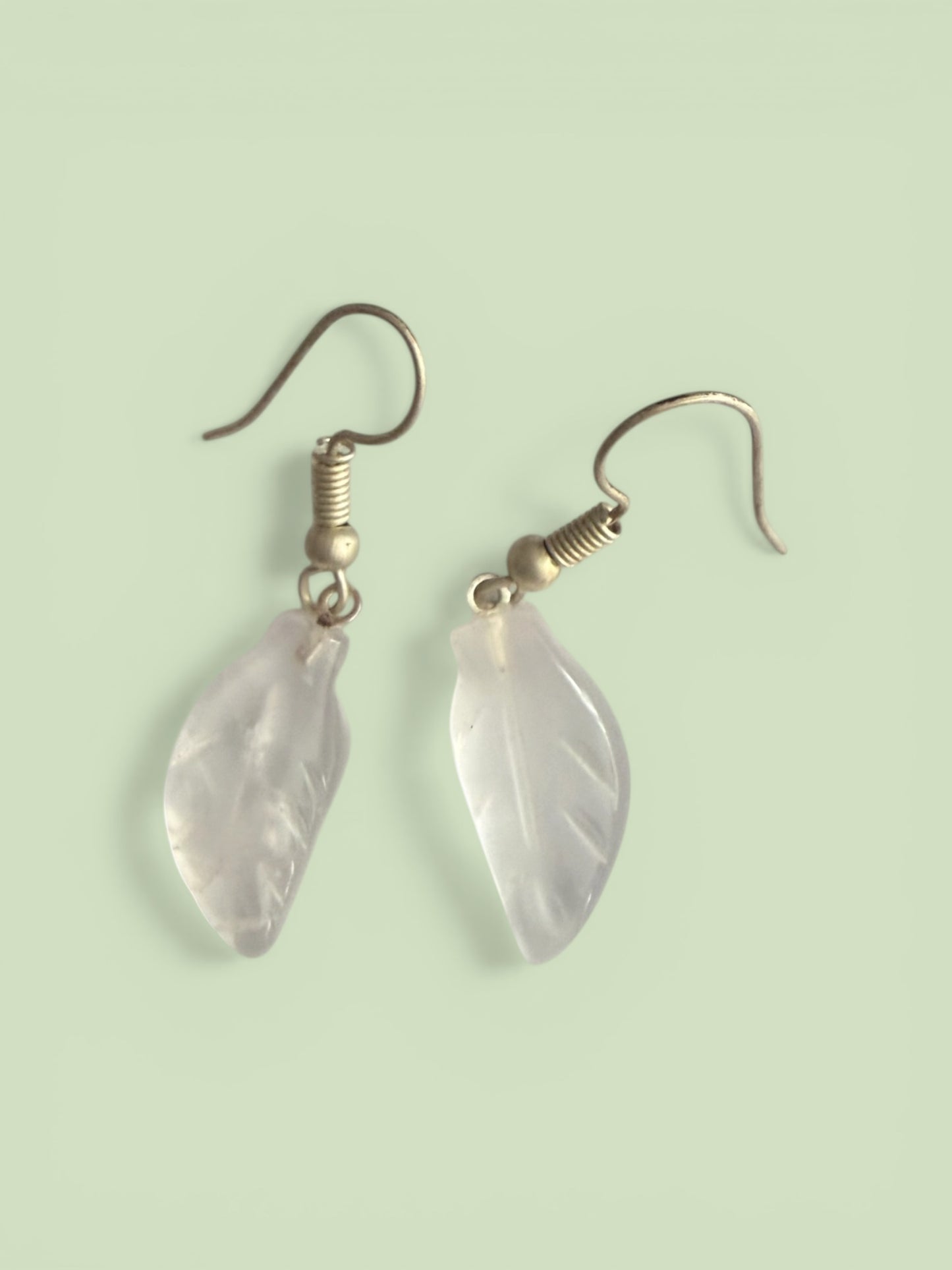 PENDIENTES DE CUARZO ROSA EN FORMA DE HOJA – AMOR Y SUAVIDAD EMOCIONAL