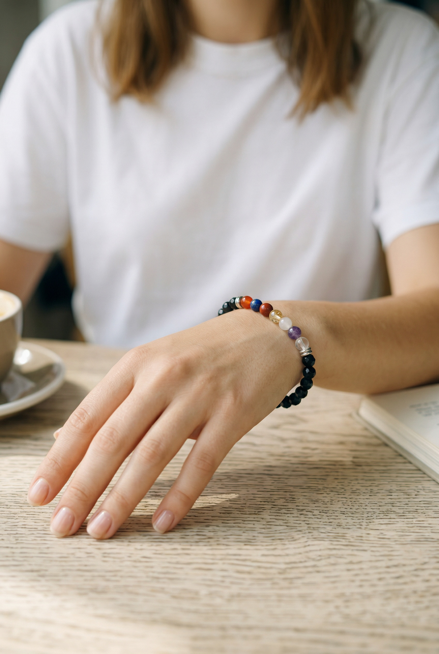 PULSERA DE TURMALINA NEGRA CON CHAKRAS FACETADA 6 MM – PROTECCIÓN Y ALINEACIÓN ENERGÉTICA